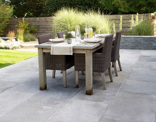 Outdoor Tile Ideas for Beautiful Terraces & Gardens​